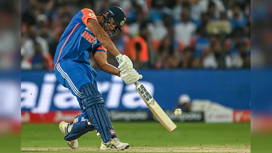 आॅलराउंडर शिवम दुबे ने जम्पा के खिलाफ 117 मीटर का छक्का लगाया