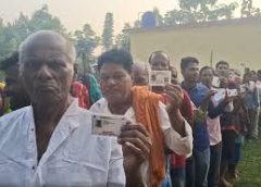 बिहार विधानसभा चुनाव 2025 के पहले फेज के लिए वोटिंग जारी, 10 जिलों में ईवीएम खराब