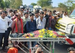 आरोन, सिरोंज बायपास पर शव रखकर पीड़ित परिवार ने किया चक्काजाम