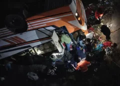 नेपाल- बस हाईवे से नदी में गिरी, 18 की मौत:25 घायल, मरने वालों में 2 विदेशी नागरिक; कंट्रोल खोने से हादसा