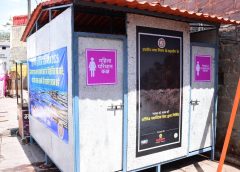 3 आर तकनीकी के माध्यम से रीसाइकलेबल मटेरियल से सॉलिड प्लास्टिक वेस्ट मटेरियल से निर्मित चेंजिंग रूम रामघाट पर लगवाए गए