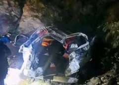 मनाकामना मंदिर से दर्शन कर लौटते भारतीय तीर्थयात्रियों की बस खाई में गिरी:7 लोगों की मौत, 7 घायल;