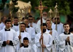 कैथोलिक चर्च में रात 2.45 बजे प्रभात वंदना और जुलूस -ईसा मसीही के पुनरुत्थान का दिवस ईस्टर पर्व आज