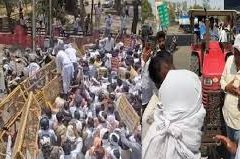 कांग्रेस कार्यकर्ताओं पर लाठीचार्ज, किसान नेता को जिलाबदर करने के खिलाफ प्रदर्शन