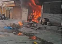 डाबरीपीठा में इलेक्ट्रिकल्स गोदाम में भीषण आग:लाखों का सामान जला, 5 घंटे में काबू पाया
