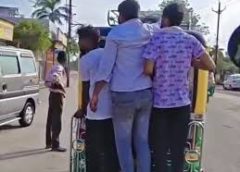 ओवरलोड चलाता ऑटो का वीडियो वायरल होने पर पुलिस ने किया जब्त, ड्राइवर ने  माफी मांगी