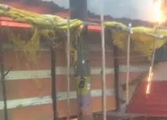 काल भैरव मंदिर के सामने पूजन सामग्री की चार दुकानें जली:, पांच दमकलों ने पाया काबू