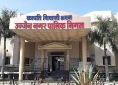 जोन के बाद मुख्यालय पर विभागो में पहुंचे आयुक्त रजिस्टर से जांची उपस्थिति  बगैर सूचना 10 दिन से गायब कर्मचारी निलंबित,5 का 10 दिन  का वेतन काटने के निर्देश  -विभिन्न विभाग जांचे,नगर निगम मुख्यालय के साथ ही पीएचई और जोनों में हडकंप