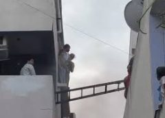गाड़ी-चार्जिंग  में शॉर्ट-सर्किट से शोरूम में लगी थी आग रस्सियों के सहारे किया था रेस्क्यू, जांच जारी
