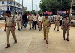 पथराव कर कांच फोड़ने वाला का निकाला जुलूस -निर्माणाधीन मल्टी में ठेकेदार से मांगा हफ्ता