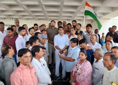 नीट पेपर लीक के विरोध में किसानों और छात्रों का प्रदर्शन, राष्ट्रपति के नाम सौंपा ज्ञापन