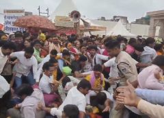 महाकाल  नागचंद्रेश्वर मंदिर में  भगदड़ मची :13 को चोट आई :प्रबंधन में लापरवाही  का आरोप