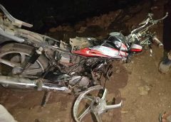पीटीएस के सामने लोडिंग वाहन की टक्कर से बाइक से जा रहे 2 दोस्तों की मौत