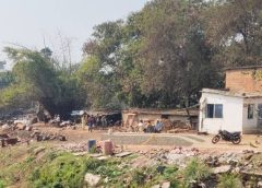नपा नेअतिक्रमण  हटाकर जमीन मुक्त कराई गुमटियां हटाईं,  भंगार व अन्य सामग्री जब्त