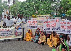 बड़ुद विवाद पर उठे सवाल: ग्रामीणों का सनावद थाने पर प्रदर्शन, निष्पक्ष जांच की मांग
