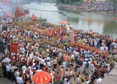 भाद्रपद माह की दूसरी व प्रमुख राजसी सवारी निकली परंपरागत करीब 5 किमी मार्ग पर  श्री महाकाल की सवारी में छ: स्वरूपों में दर्शन, 15 ड्रोन से 5 क्विंटल पुष्प वर्षा  -स्थानीय 5 बैंड  ने भक्ति की स्वर लहरियां बिखेरकर श्रद्धालुओं को मंत्र मुग्ध किया,