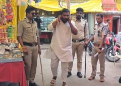प्रसाद नहीं लेने पर हुआ था विवाद, नाबालिग भी हिरासत में श्रद्धालु परिवार से मारपीट करने वाले का निकाला जुलूस
