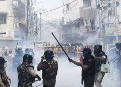 नाराज गुट एकत्रित होकर शहर काजी खलिकुर्रेहमान का घर घेरा, मिर्जा वाडी में पथराव किया  सहमति से मस्जिद का हिस्सा हटाने के दौरान एक पक्ष विरोध में उतरा  -पथराव करने वालों को पुलिस ने हल्काबल प्रयोग,आंसू गैस छोड खदेडा,निरीक्षक घायल