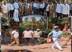 ओपियम  फैक्ट्री के फायर अधिकारियों ने सिखाये नपा कर्मचारियों को आग बुझाने के गुर
