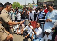 पशुपतिनाथ मंदिर में युवक द्वारा कथित अभद्रता के विरोध में बजरंग दल और हिंदू संगठनों ने किया प्रदर्शन